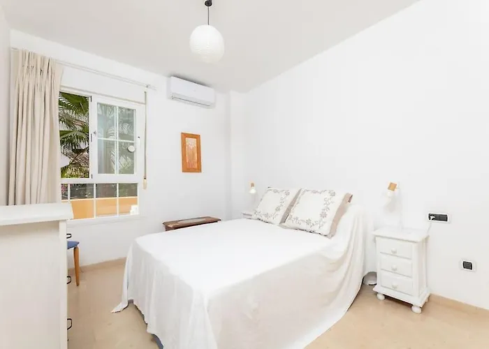 Beachfront 2 Bedroom On Beach! Rdr351 * מארבלה